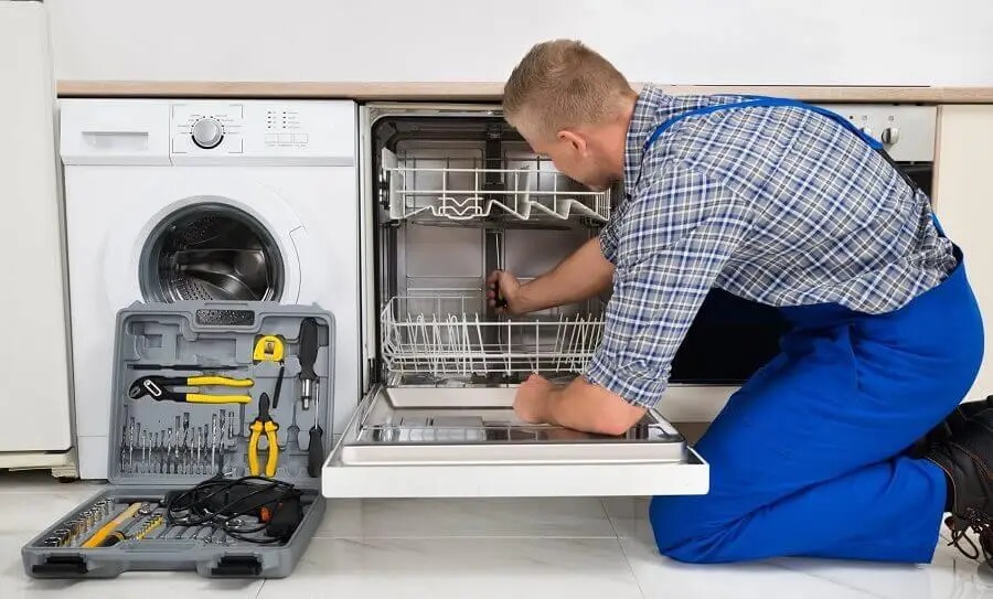 Çankaya Electrolux servisi teknisyen ekibi beyaz eşya tamiri yaparken
